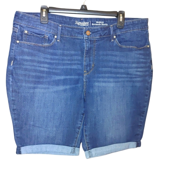 Levi's Signature Blue Bermuda Shorts with Rolled Hem, Size 18 - Picture 1 of 7